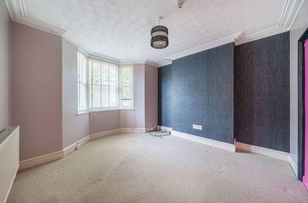 Property photo 3 of 18 Sitting Room
