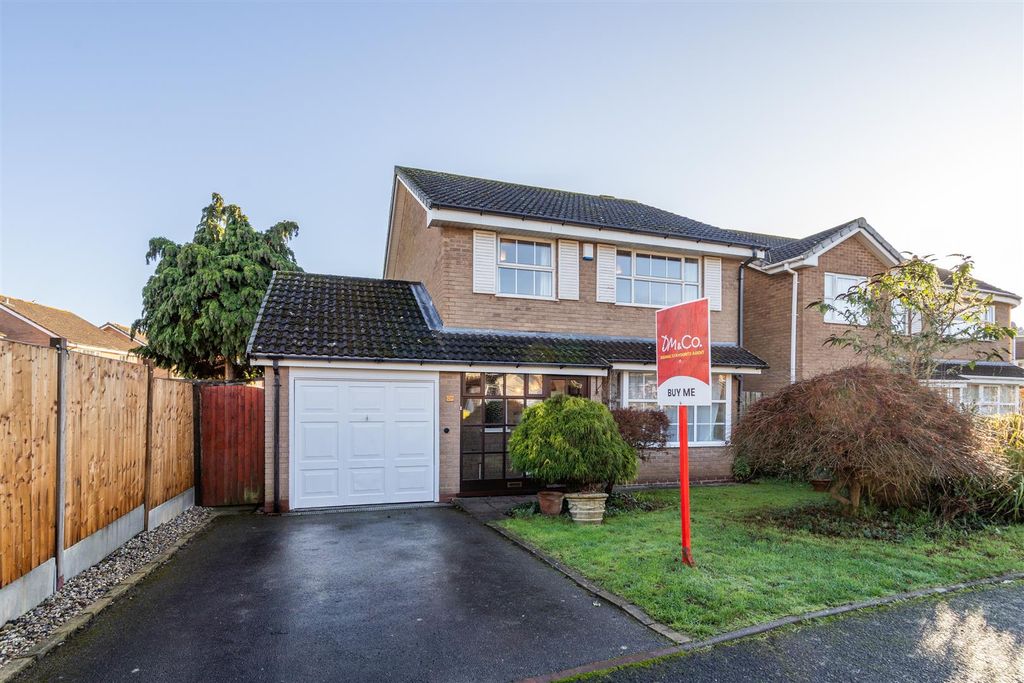 Property photo 1 of 12 20 Farnborough Drive_14.Jpg