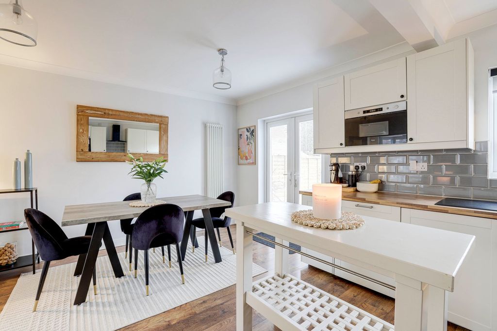 Property photo 3 of 28