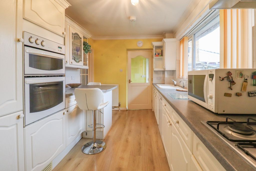 Property photo 3 of 19 4824346