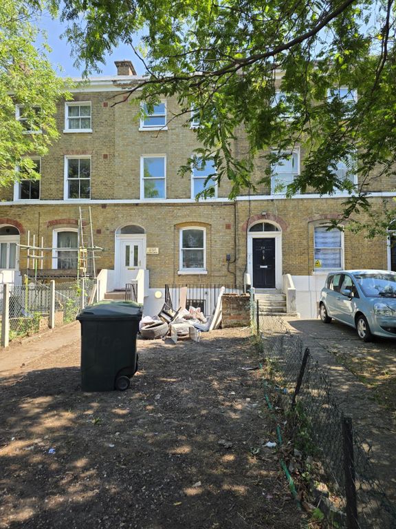 Property photo 1 of 10 3 Bed Flat To Rent Romford Road, London E15