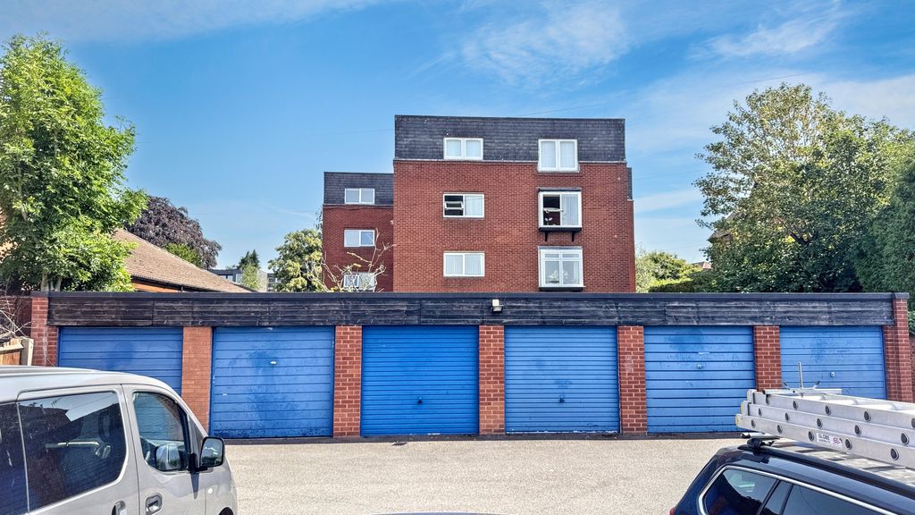 Property photo 2 of 12 Guardian Court, New Road, Bromsgrove, B60 2Jd