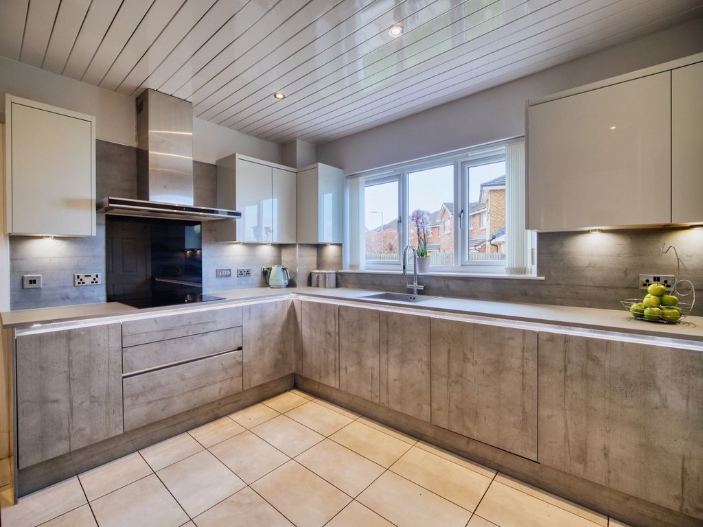 Property photo 3 of 23 Kitchen