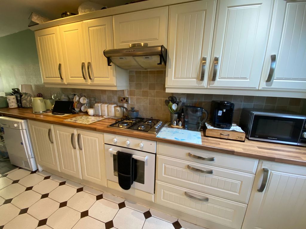 Property photo 3 of 23