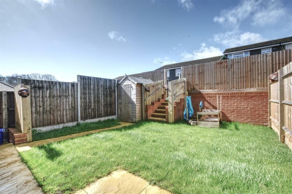 Property photo 2 of 16 29 Preston Hall Close - Garden2.Jpg