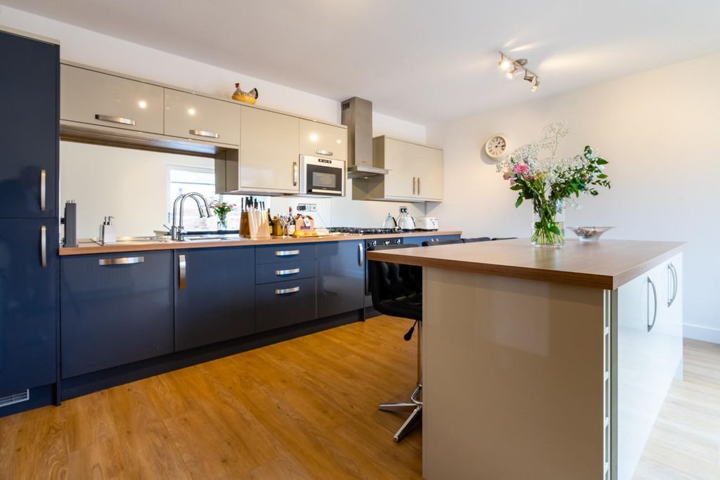 Property photo 2 of 16 Kitchen