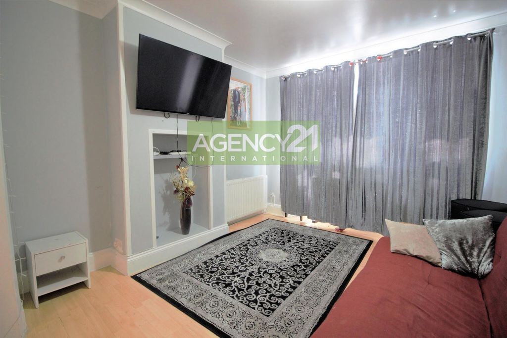 Property photo 2 of 12 Photo 1