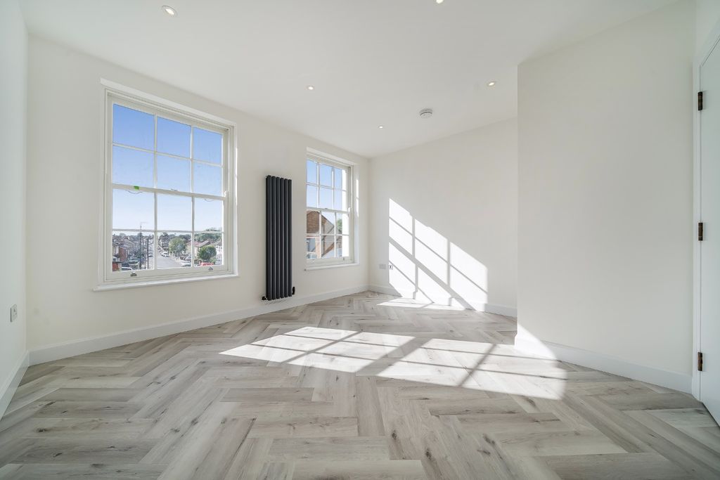 Property photo 3 of 18 4484523