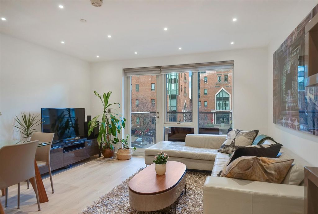 Property photo 2 of 10 Property For Sale At Isle Of Dogs, E14 By Barrain