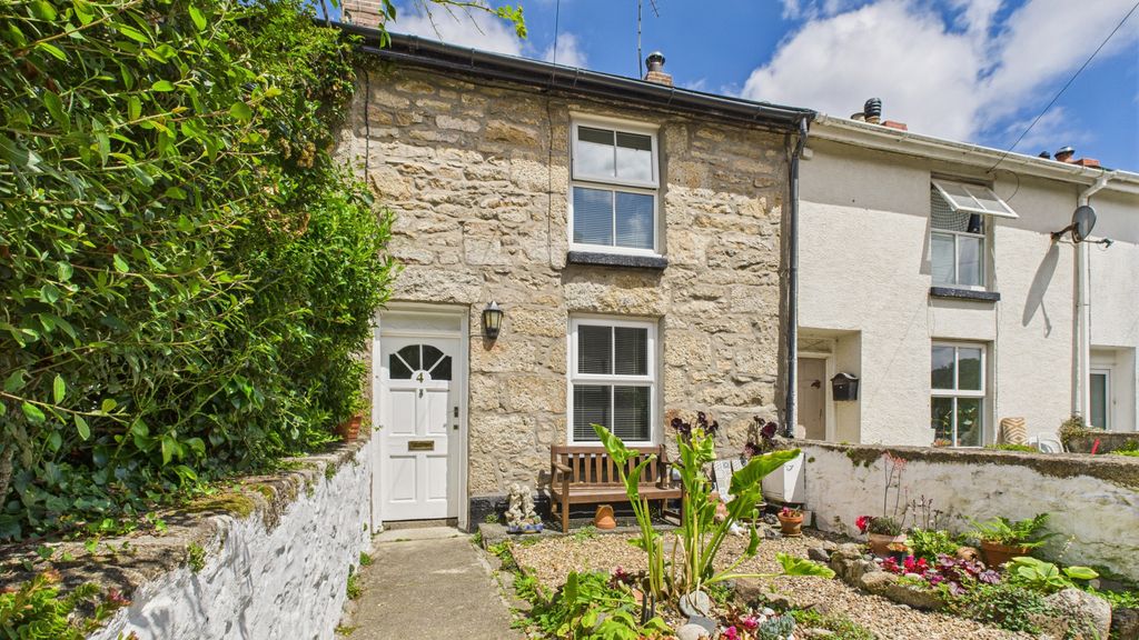 Property photo 1 of 10 2Â Bedroom Mid Terraced House For Sale
