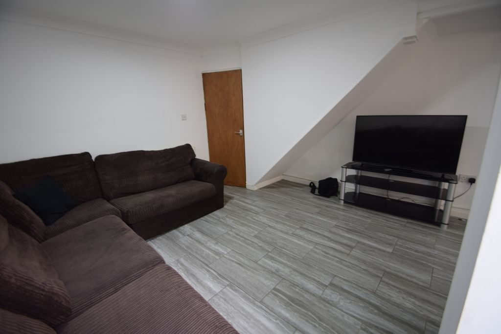 Property photo 3 of 10 Photo 2