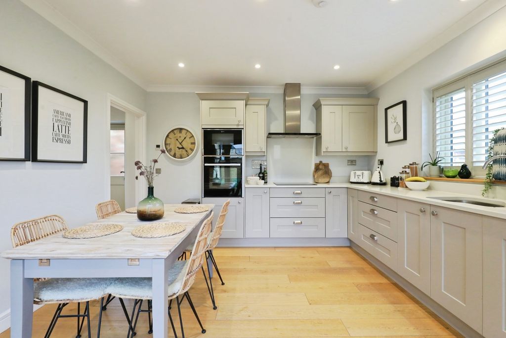 Property photo 2 of 21 Pbox-Img.Jpg