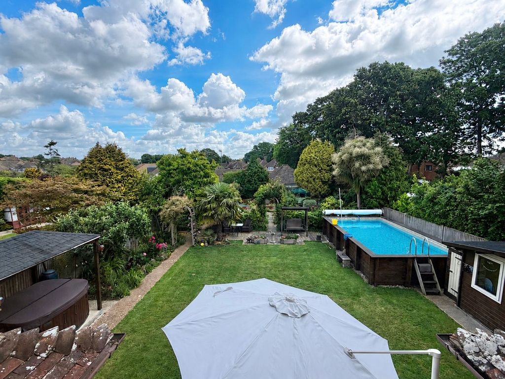 Property photo 2 of 32