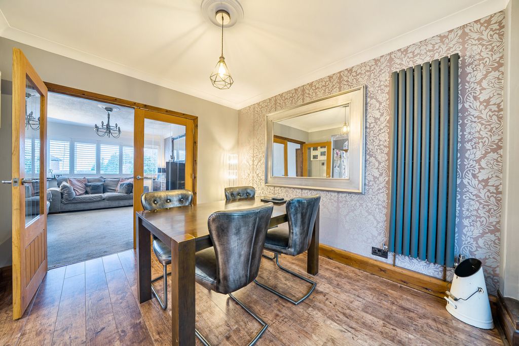 Property photo 3 of 18 Reception