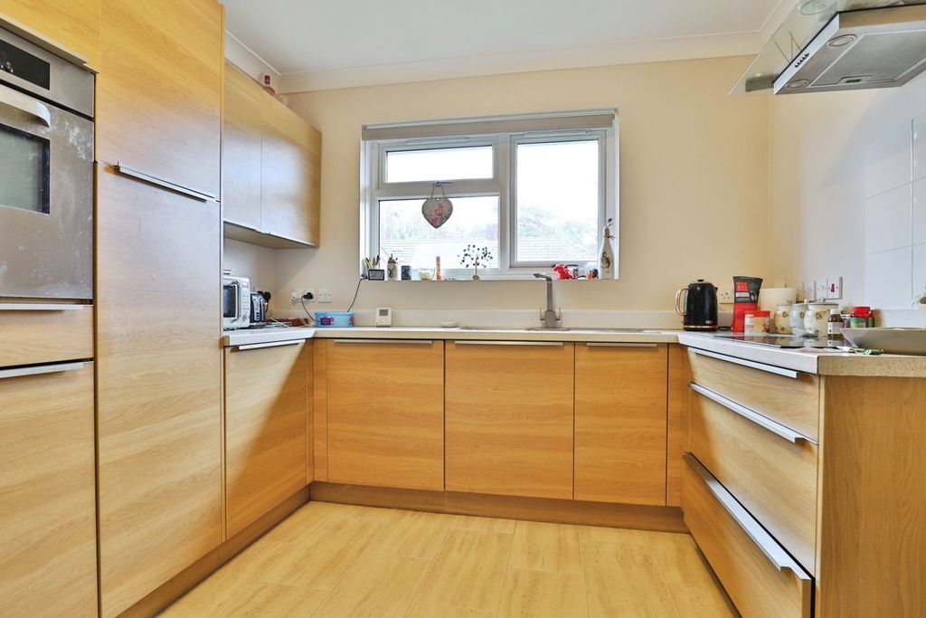 Property photo 3 of 18 Kitchen