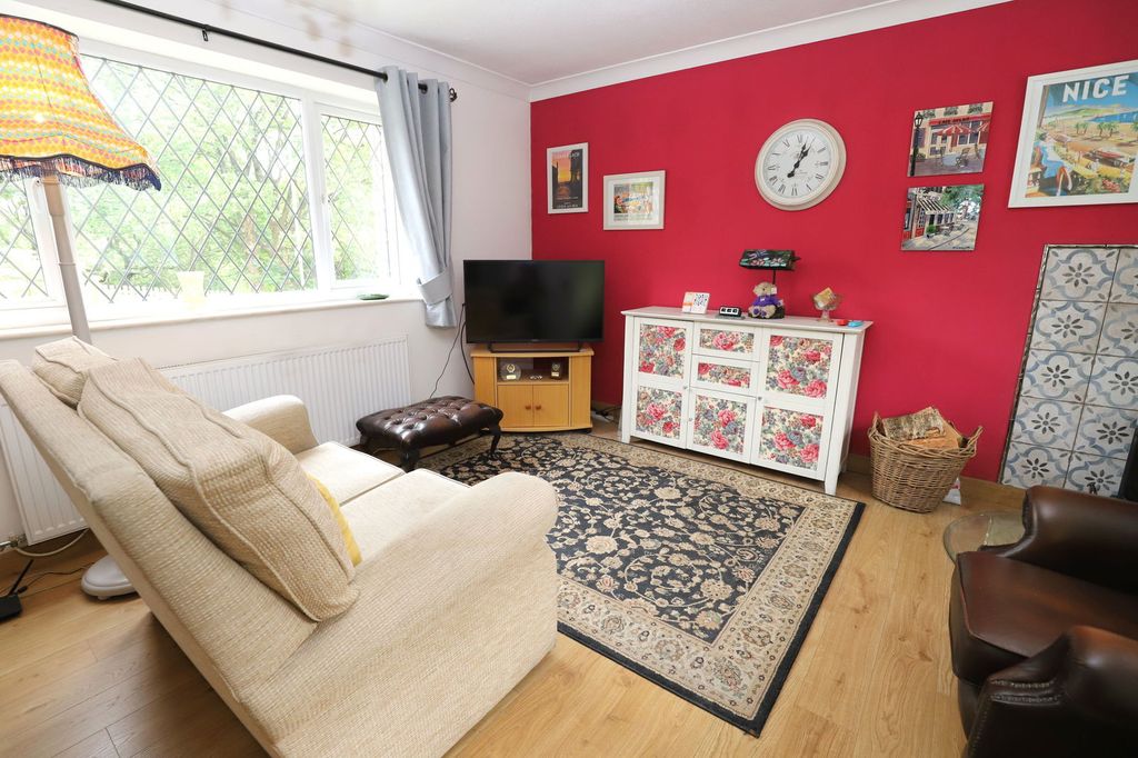 Property photo 2 of 28