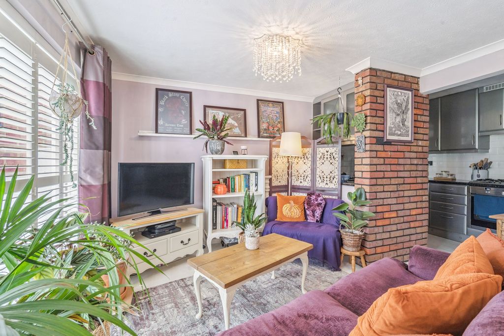 Property photo 3 of 11