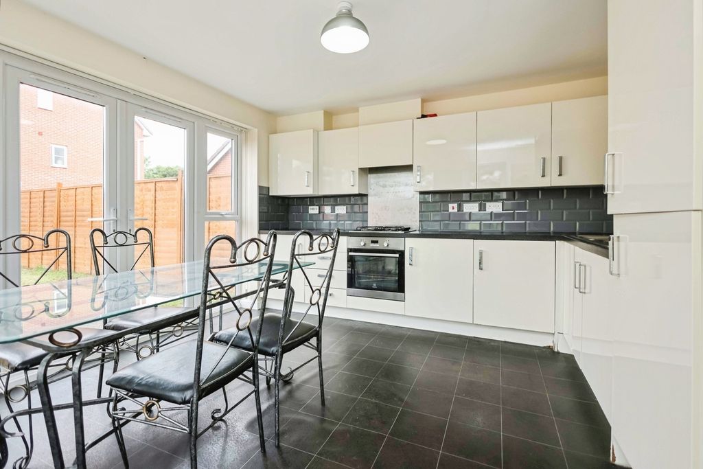 Property photo 2 of 19 Kitchen