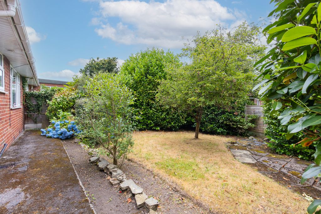 Property photo 2 of 10 Garden