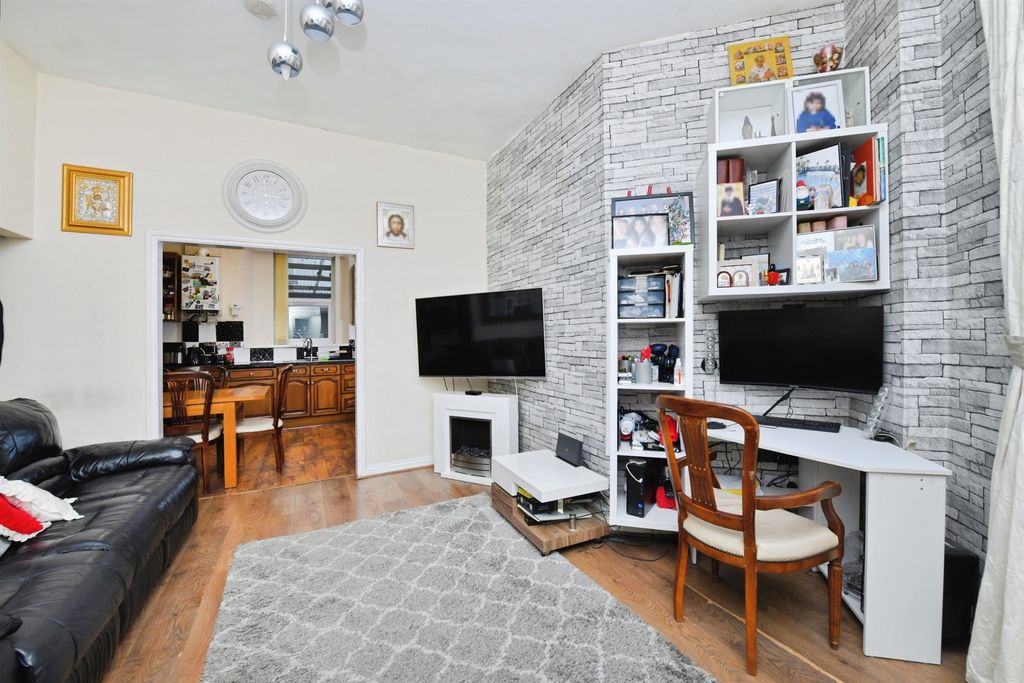 Property photo 3 of 20