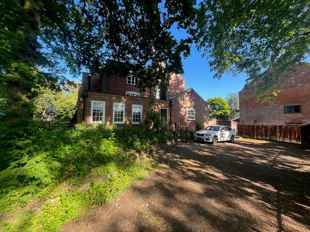 Property photo 1 of 6 Lodge 1