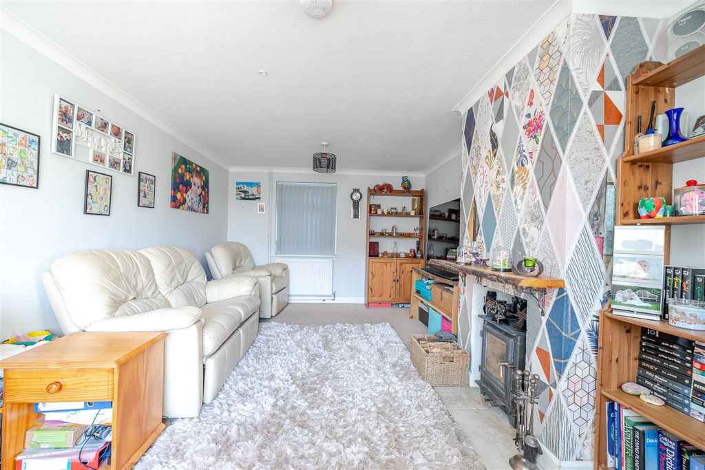 Property photo 3 of 17 9-681Cf9d731416-1286863-Arw-9.Jpg