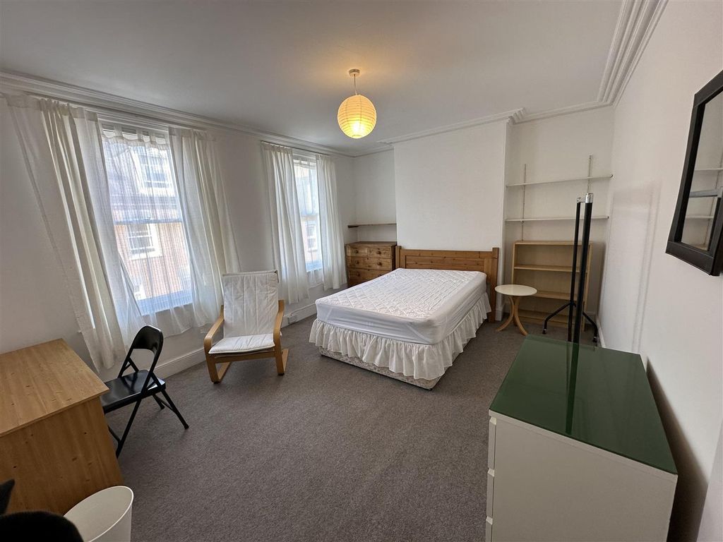 Property photo 3 of 10 Portland Street B1.Jpg