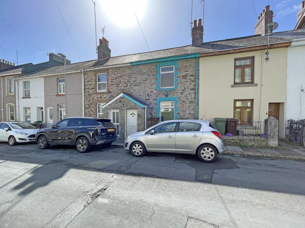 Property photo 1 of 16 Alexandra Road 98 - Front.Jpg