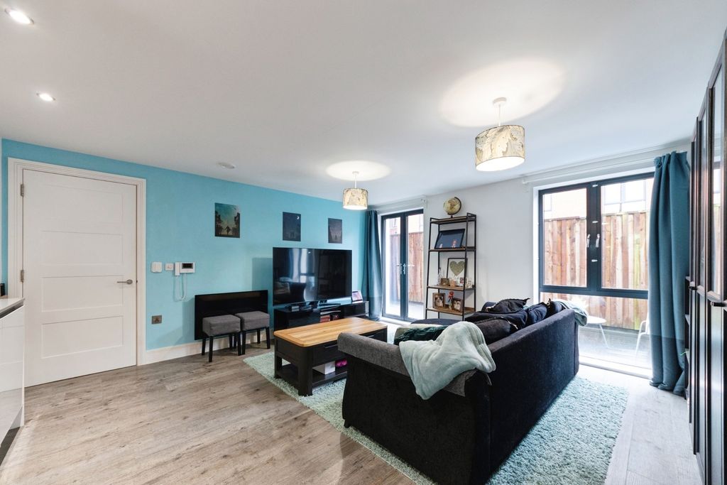 Property photo 2 of 18 Pbox-Img.Jpg