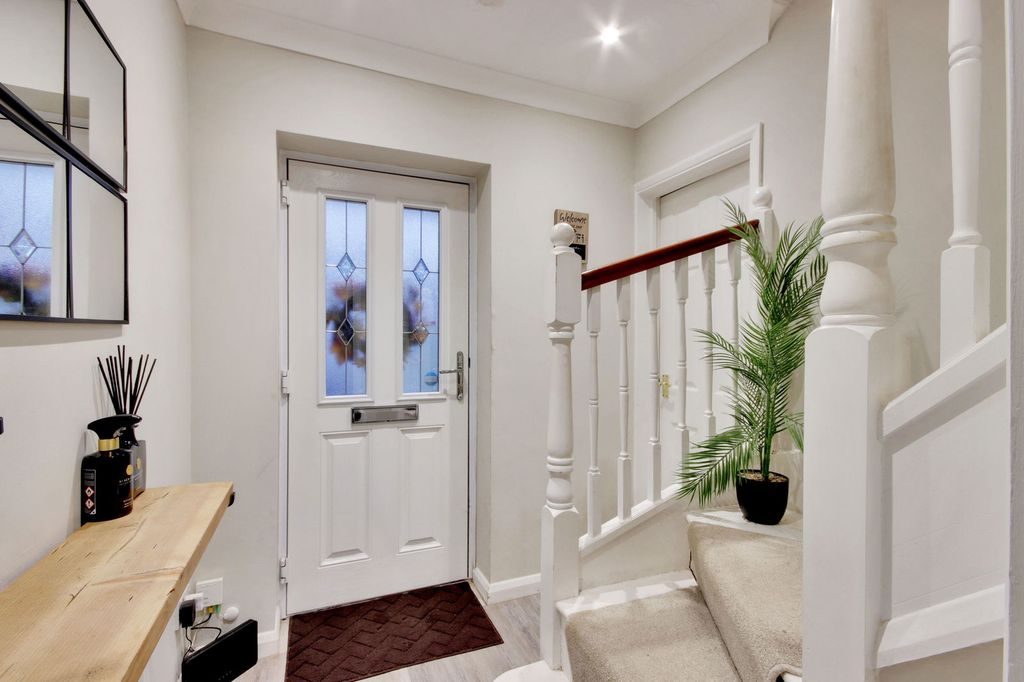 Property photo 2 of 43