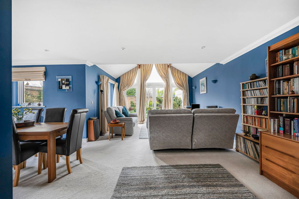 Property photo 3 of 32 Living Room