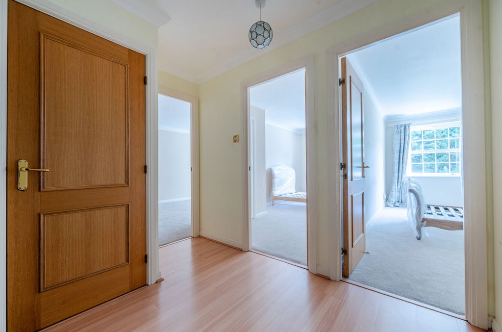 Property photo 2 of 16 1325805-6-68750Db...