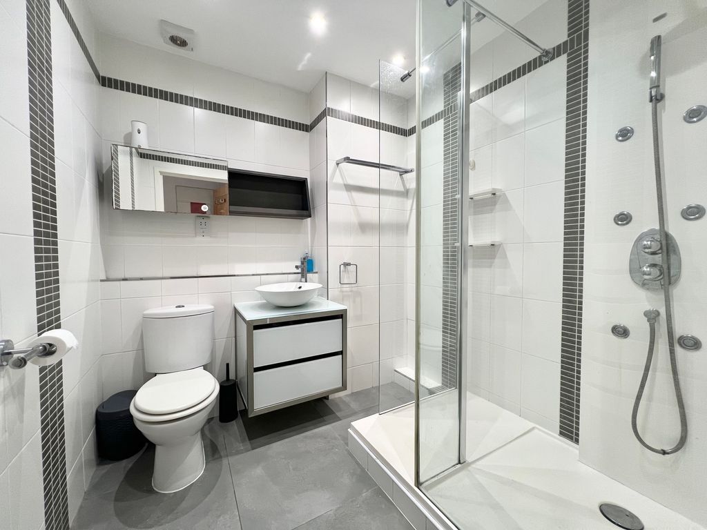 Property photo 3 of 11 Photo 10