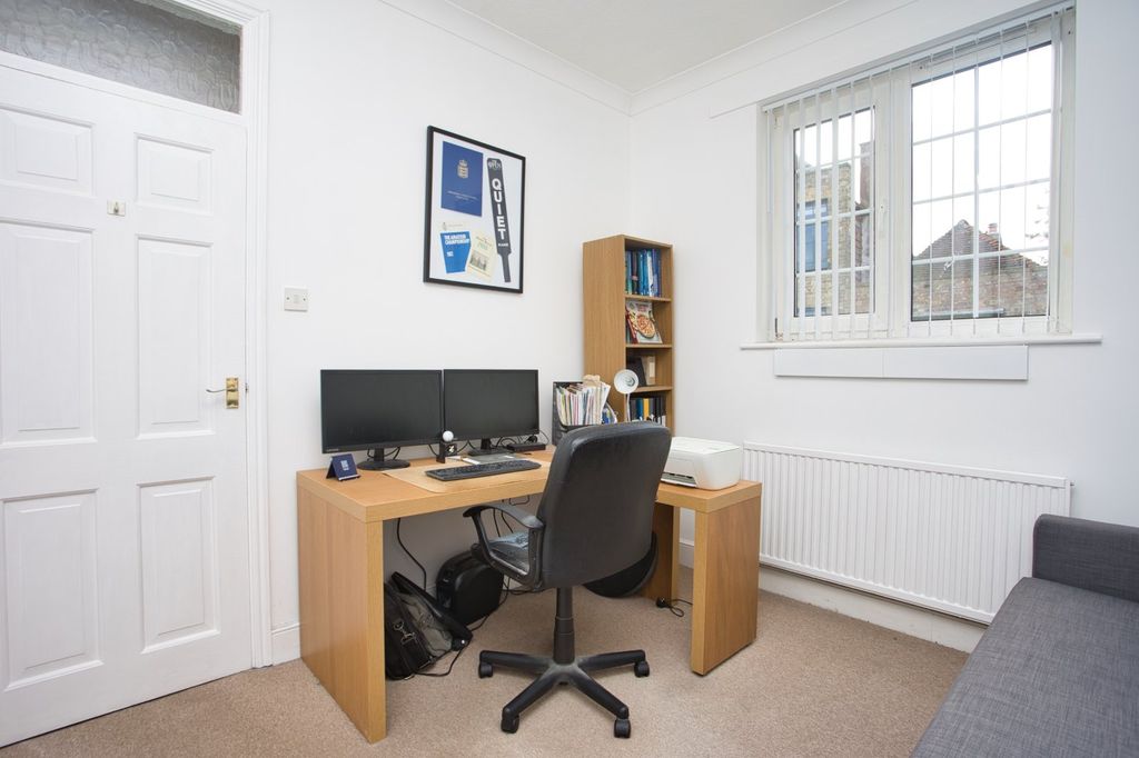 Property photo 3 of 8 Picture 3