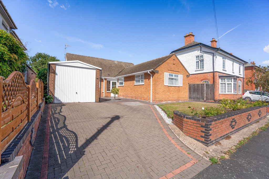 Property photo 1 of 32