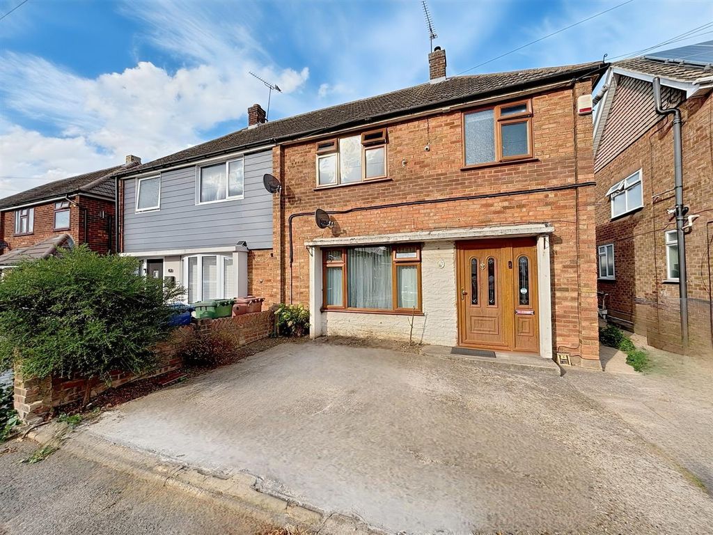 Property photo 2 of 32