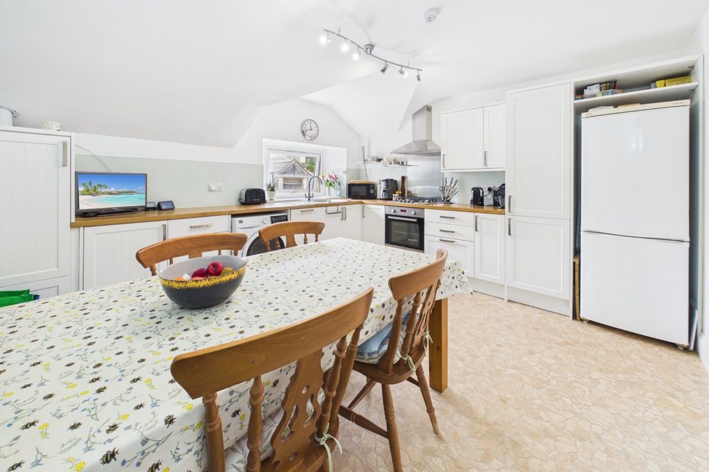 Property photo 3 of 11 Kitchen/Dining Room