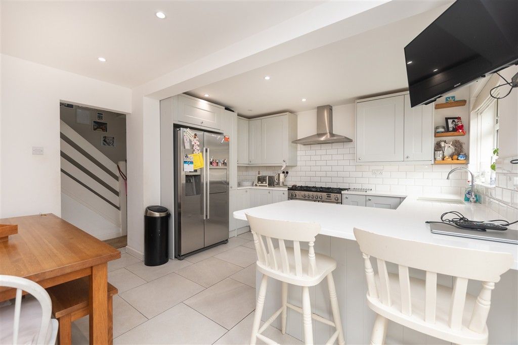 Property photo 1 of 8 Kitchen