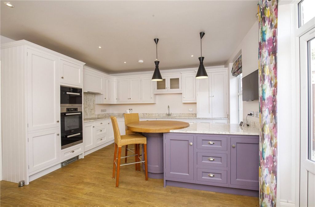 Property photo 2 of 19 Picture No. 23