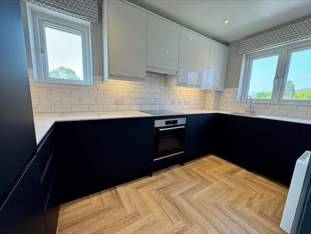 Property photo 3 of 6 Kitchen