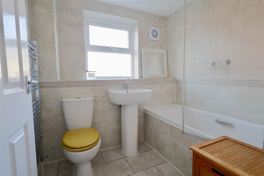 Property photo 3 of 12 8Bdc1Af2-31F3-416B-BBC4-A668Ea6B0841_1_201_A.Jpeg