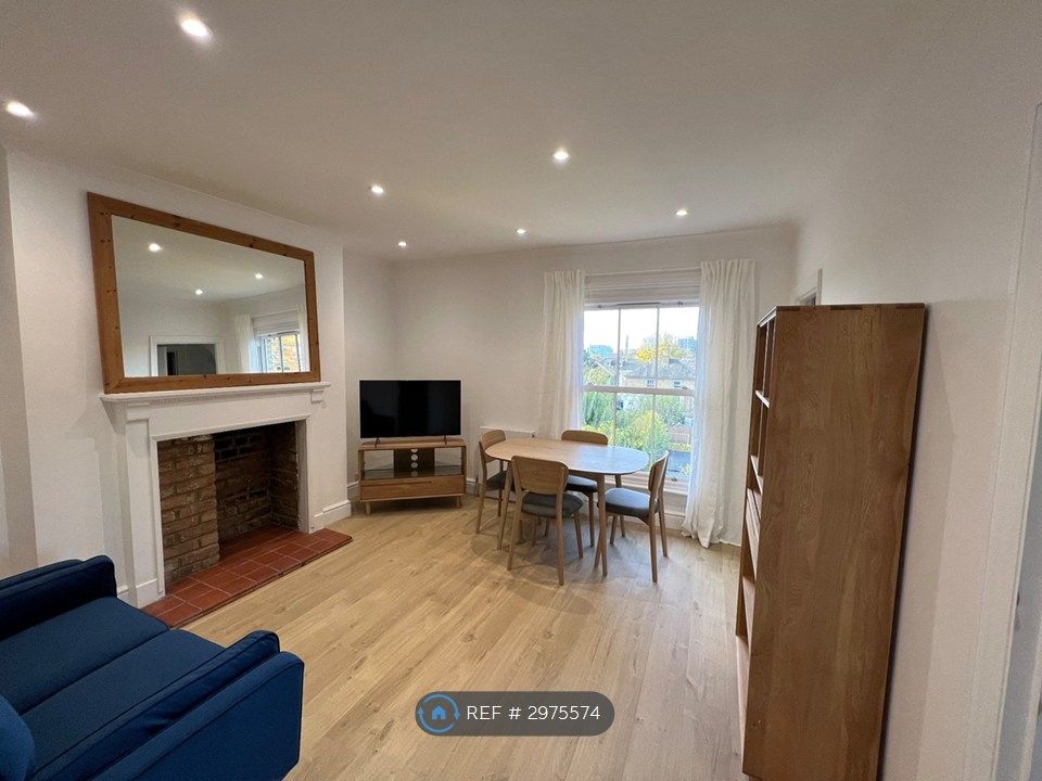 Property photo 1 of 12 Lounge