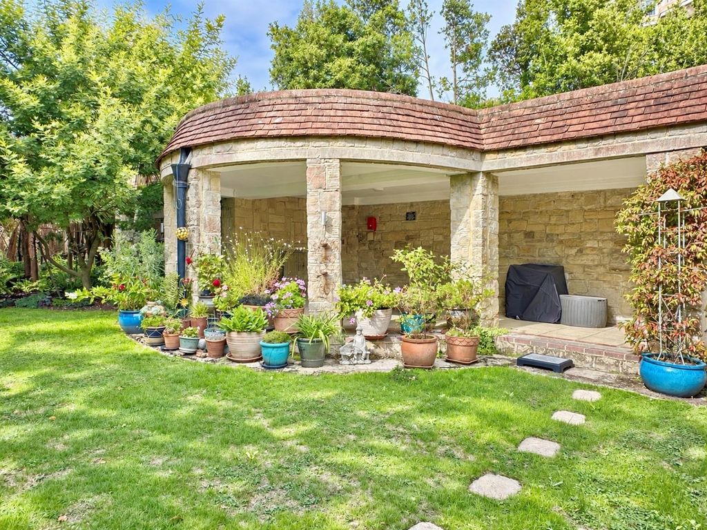 Property photo 2 of 23