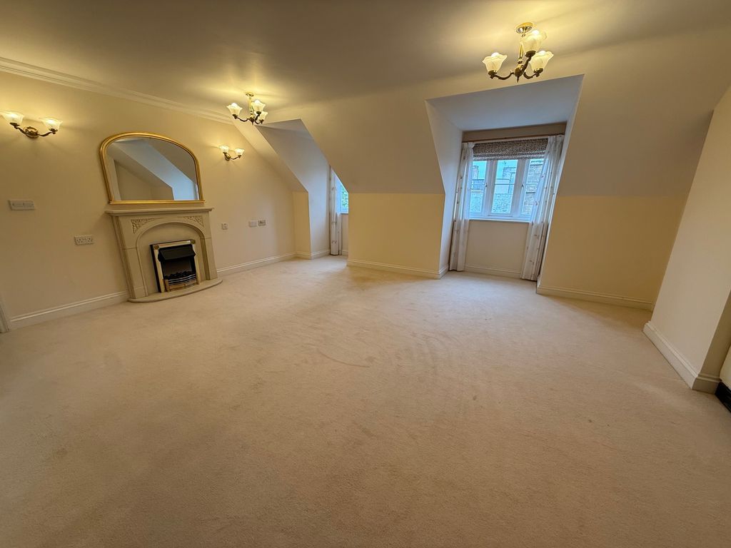 Property photo 2 of 12 Lounge Aspect 2