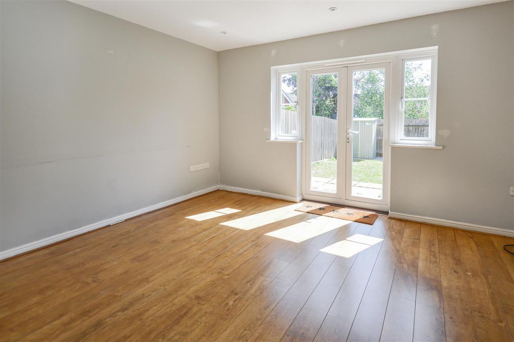 Property photo 2 of 12 9_83629.Jpg