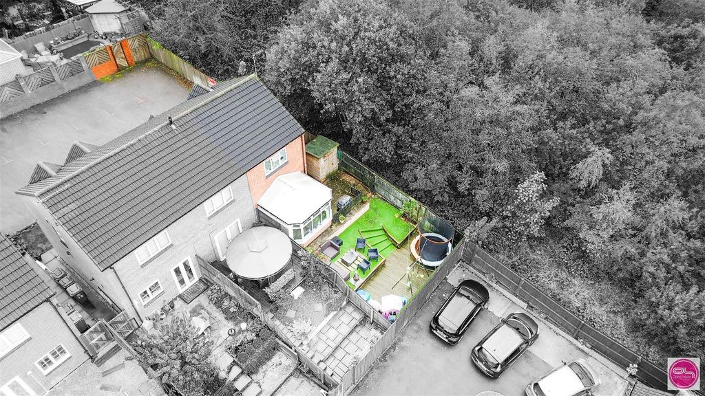 Property photo 3 of 32 Anchor Close, Swadlincote (7).Jpg