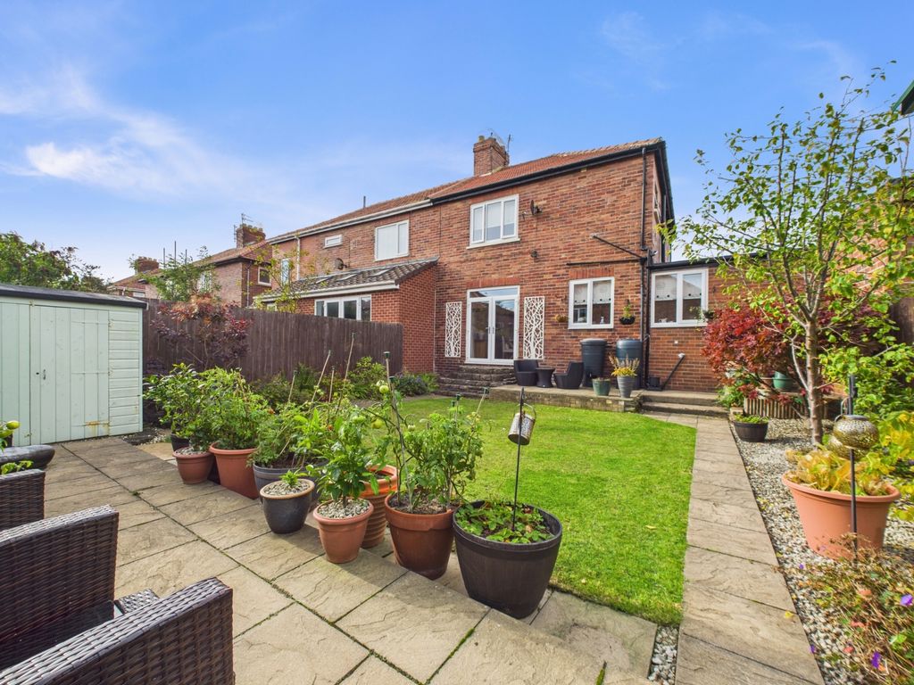 Property photo 3 of 14 Cam02195G0-Pr0092-Still028