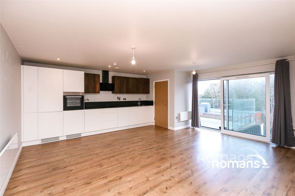 Property photo 2 of 12 Picture No. 14