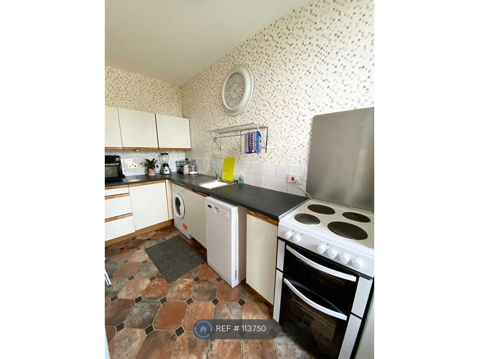 Property photo 2 of 7 Kitchen