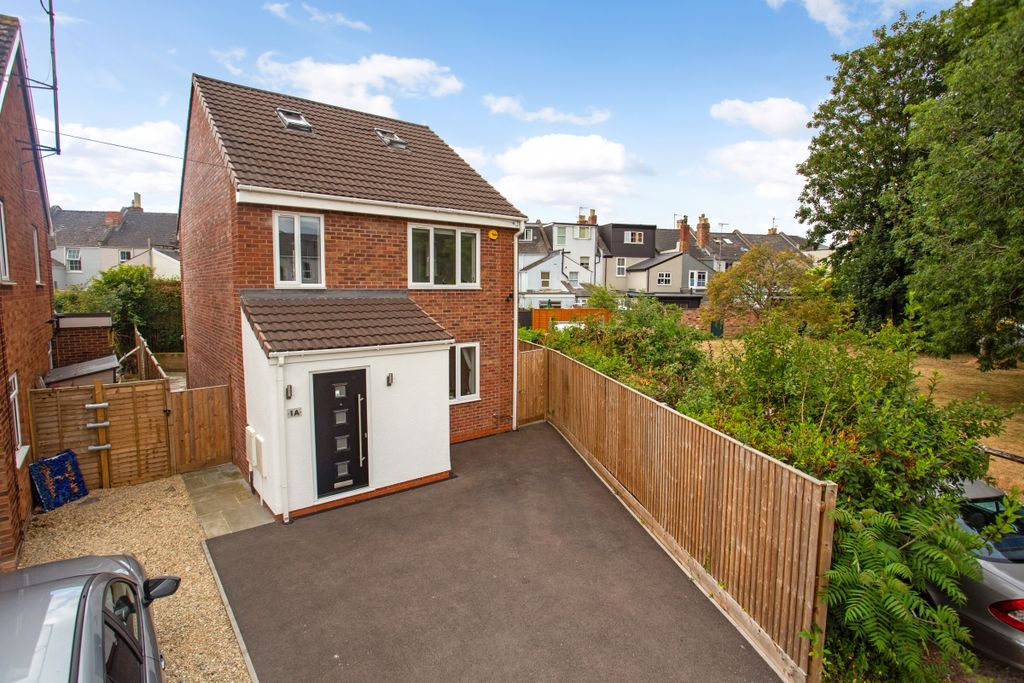 Property photo 1 of 19 1A Westdown Garde...